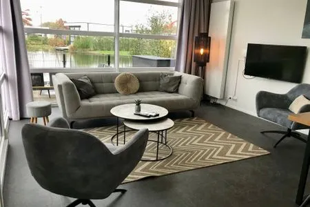  Marina Strandbad Chalet Waterlijn mit Zaun Haus Nr. 91