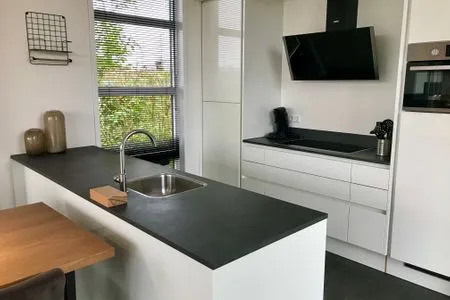  Marina Strandbad Chalet Waterlijn mit Zaun Haus Nr. 91