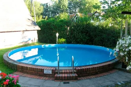  Ferienhaus mit Pool am See
