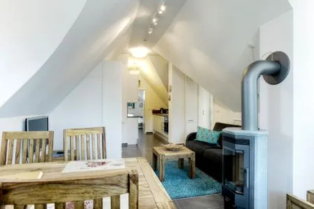 Blick von der Essecke in den Wohnbereich  de Obendtied - Wohnung 6 "Reet"