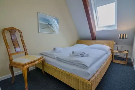 Schlafzimmer Gelb Madeleines Nest OG