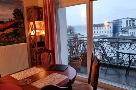 Wohnzimmer Alter Reichshof,  App. 302 - mit Balkon und Meerblick