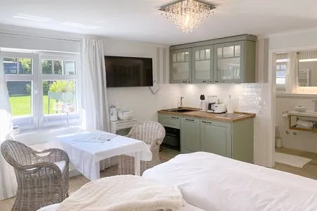 Wohnzimmer Villa Imme App. 6 - Perfekt für Paare: gemütlicher Rückzugsort mit Gartenblick