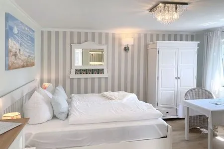 Wohnzimmer Villa Imme App. 6 - Perfekt für Paare: gemütlicher Rückzugsort mit Gartenblick