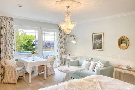 Wohnzimmer Haus Midsommer App. 8 - Kleine Wohnung, große Erholung – 50 m bis zur Ostsee