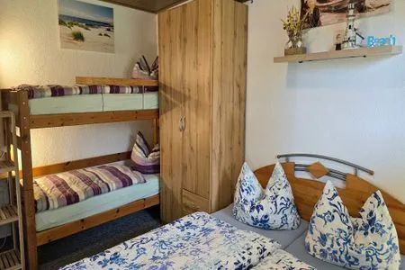 Bett Ferienhaus am Wiesengrund auf Rügen- familienfreundlich mit Terrasse und Grill