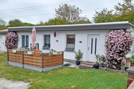 Hauptansicht Ferienhaus Figelski mit Terrasse in Sassnitz
