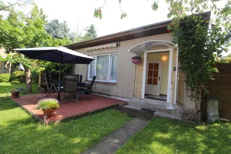 Hauptansicht Ferienhaus Mattke in Sassnitz auf Rügen mit Terrasse