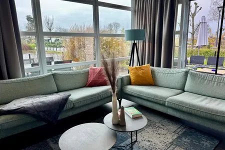  Marina Strandbad Chalet Wasserwelt mit Zaun Haus Nr. 32