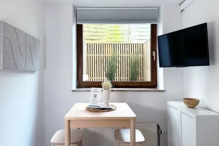 Schnelles Internet und Smart-TV stehen bereit Mini-Appartement im Souterrain mit gratis Bettwäsche - Ideal für eine Nacht