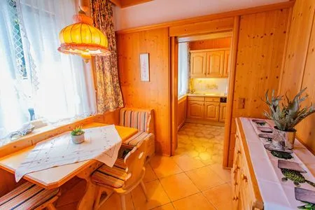 Wohnzimmer und Essbereich Bergidyll 3 by Alpenidyll Apartments