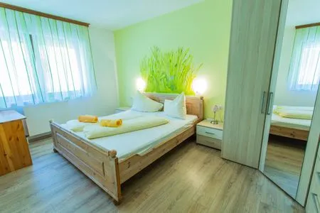 Schalfzimmer 1, Doppelbett Huberhof 1 by Alpenidyll Apartments