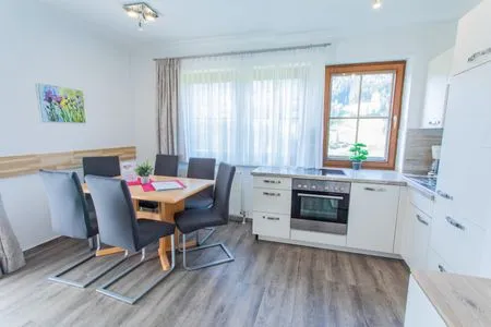 Küche mit Essbereich Huberhof 5 by Alpenidyll Apartments