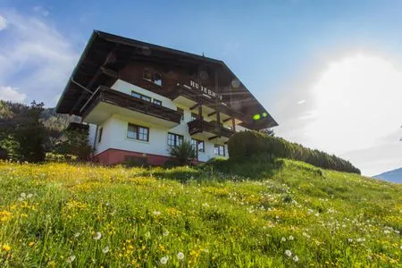 Hauptansicht Gebäude im Sommer Huberhof 7 by Alpenidyll Apartments