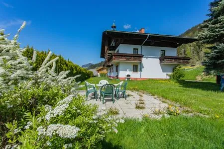 Garten mit Grill Huberhof 7 by Alpenidyll Apartments