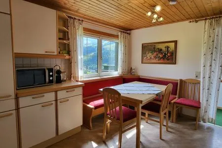 Küche mit Essbereich Fischbacher App. 2 by Alpenidyll Apartments