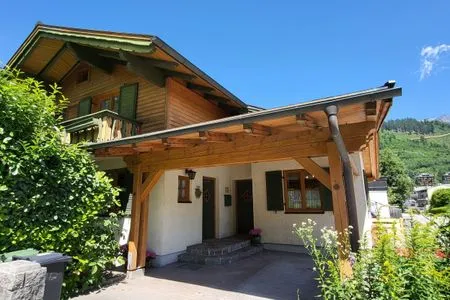Hauptansicht Gebäude im Sommer Planaiblick by Alpenidyll Apartments