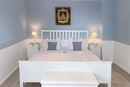 Schlafzimmer Villa Hansa App. A2 - perfekter Blick über die Dünen auf die Lübecker Bucht