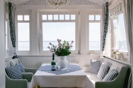 Wohnzimmer Villa Hansa App. B3 - Panormameerblick über die ganze Lübecker Bucht