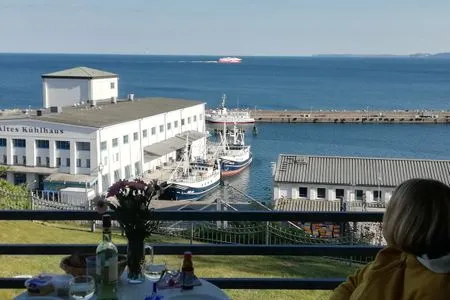 Balkon Ferienwohnung Kapitänsmesse -  traumhafter Ausblick über Hafen und Meer