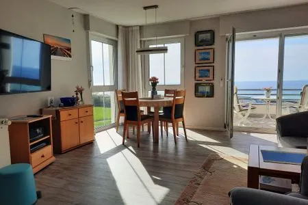 Wohnzimmer Ferienwohnung Kapitänsmesse -  traumhafter Ausblick über Hafen und Meer