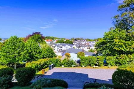 Gartenblick helle, ruhige Ferienwohnung mit schöner Aussicht, strandnah