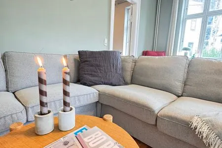 Das Wohnzimmer hat eine neue große Eck-Couch Villa Rosa