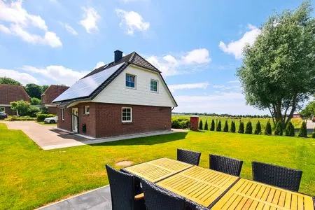 Garten Ferienhaus Haffliebe mit Sauna und Kamin