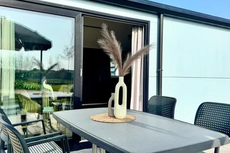  EuroParcs De IJssel Eilanden Chalet Reevemeer mit Steg IJE511