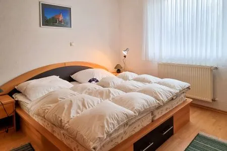 Schlafzimmer Ferienwohnung Laura - am Wieker Bodden gelegen