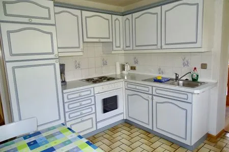 Küche / Küchenzeile unterm Reet