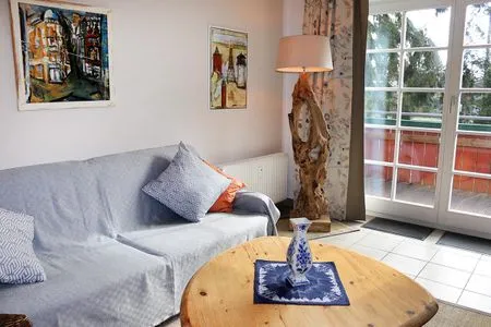 Couch im Wohnbereich ist ausziehbar (3. und 4. Schlafmöglichkeit) Reichenbach