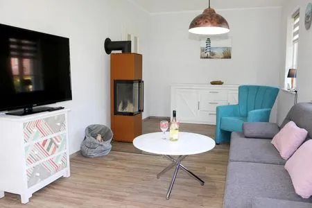 Wohlfühlatmosphäre mit Kamin in der kühlen Jahreszeit Backbord