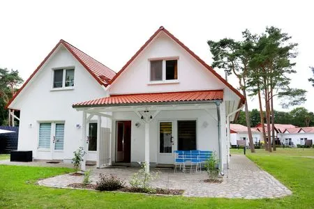 Eingang zur Wohnung im Obergeschoß (geöffnete Tür) Hinter den Dünen - W87