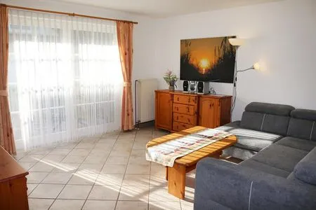 große helle Fensterfront zur Süd-Terrasse Haus Kleist Wohnung 2