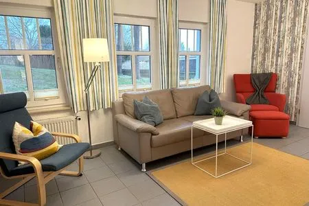 Wohnzimmer mit Blick in den Garten (Westaussicht) Katharinas Ferienhaus Wohnung 2