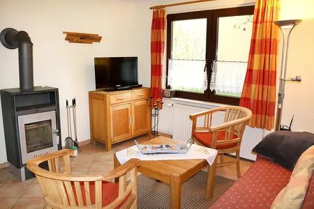 Wohnzimmer mit Kaminofen Lewerenz