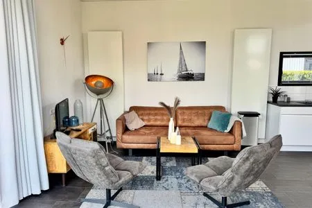  EuroParcs Bad Meersee Chalet Coastline Zeeland mit Zaun Haus Nr. 80