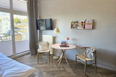 Wohnzimmer Alter Reichshof, App. 303 mit Meerblick und Balkon