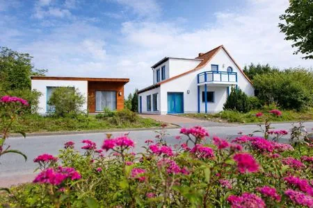 Hauptansicht Ferienwohnung Ostrea Breege - mit Garten und Grill