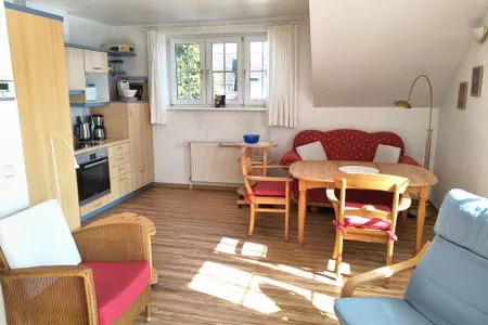 Blick auf Essecke und Küchenbereich  Wohnung Giesen