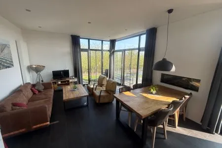  EuroParcs Bad Meersee Chalet Küstenzeit mit Zaun Haus Nr. 97