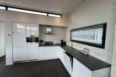  EuroParcs Bad Meersee Chalet Küstenzeit mit Zaun Haus Nr. 97
