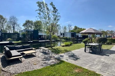  EuroParcs Bad Hoophuizen Chalet Glücksort mit Zaun Haus Nr Water03