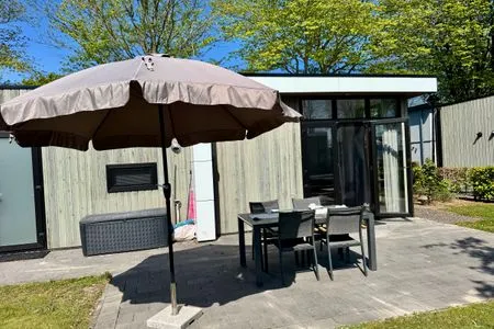  EuroParcs Bad Hoophuizen Chalet Glücksort mit Zaun Haus Nr Water03