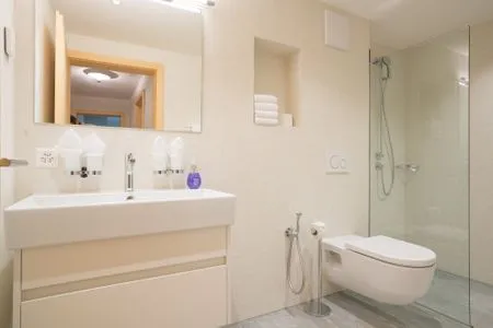 Badezimmer Chesa Curtinella 14