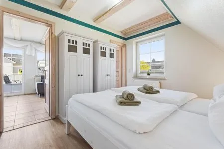 Schlafzimmer mit Doppelbett  Lütt Stuw