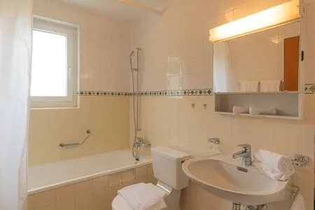 Badezimmer Chesa Tscheppa 1