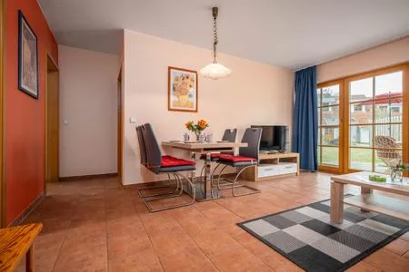 Wohnbereich mit Essbereich Ferienpark Freesenbruch Wohnung 1.2 - Am Schwalbenweg