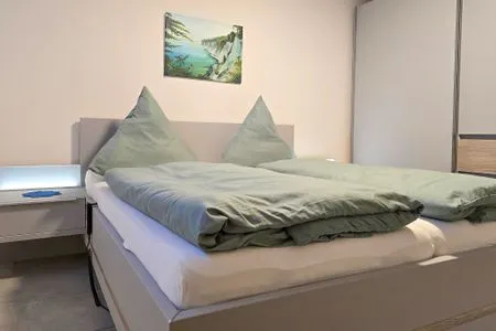 Schlafzimmer FeWo Ostseeglück im Jasmund-Paradies mit Terrasse und haustierfreundlich